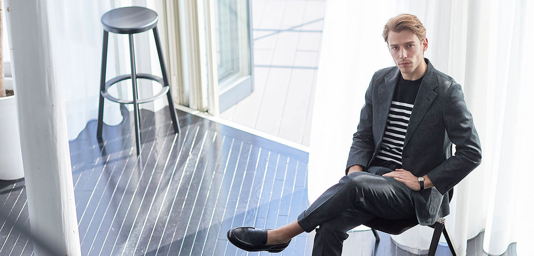 デニムセットアップブラックにボーダーニット着用モデル