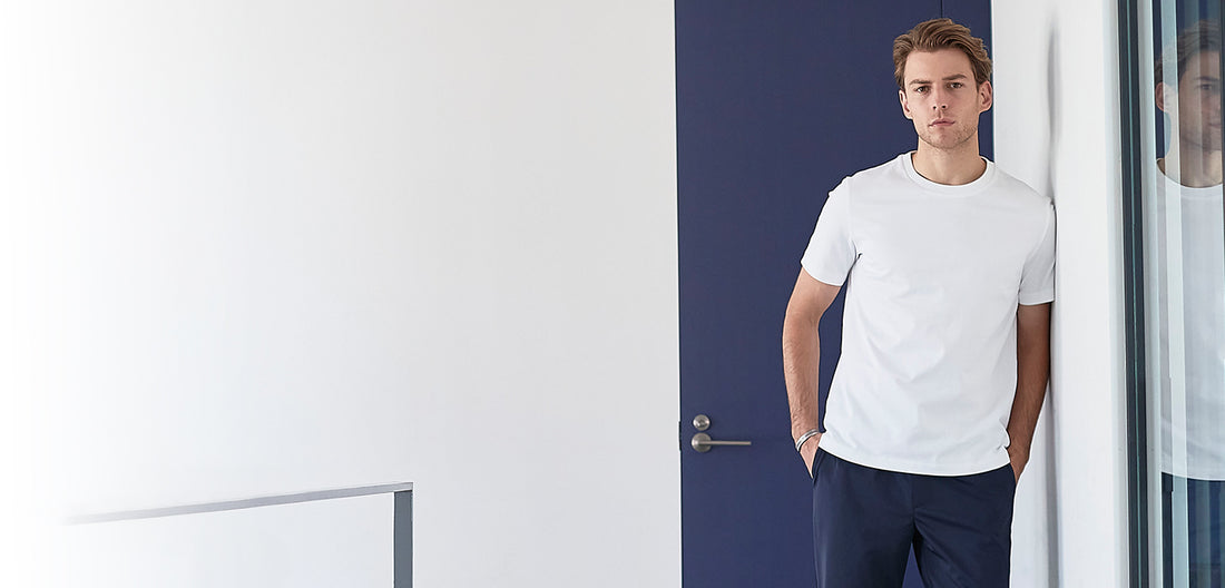 ハイブリッドコットンTシャツホワイト着用モデル