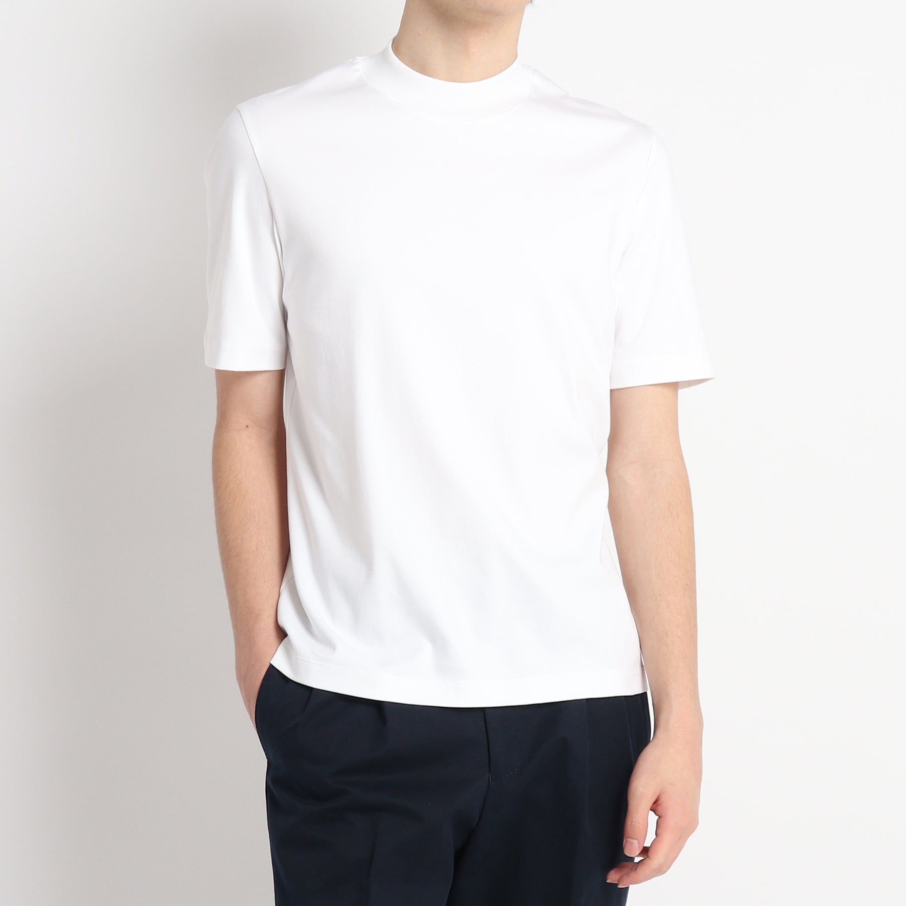 スビンプラチナムスムース テーラードモックネックTシャツ ホワイト