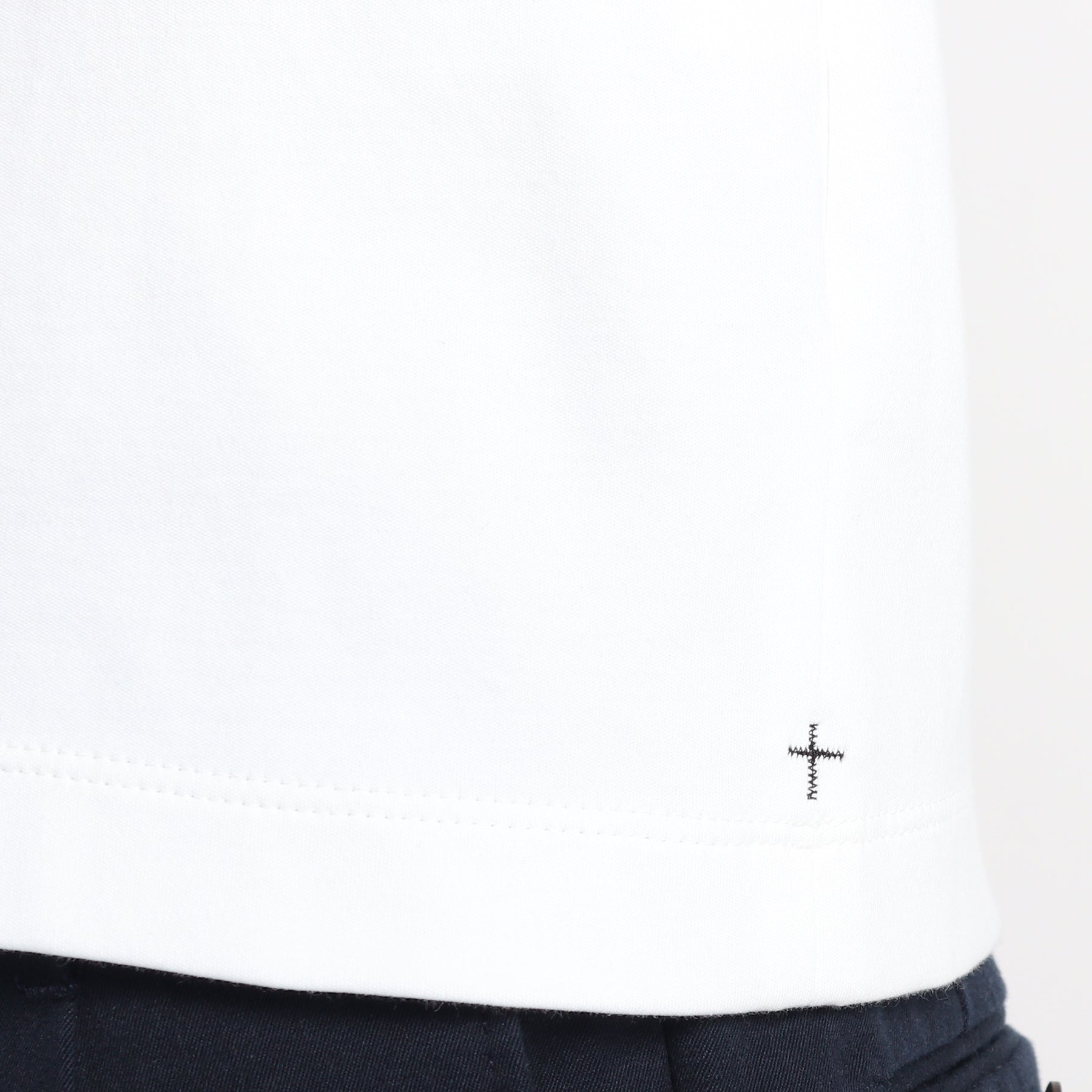 スビンプラチナムスムース テーラードモックネックTシャツ ホワイト