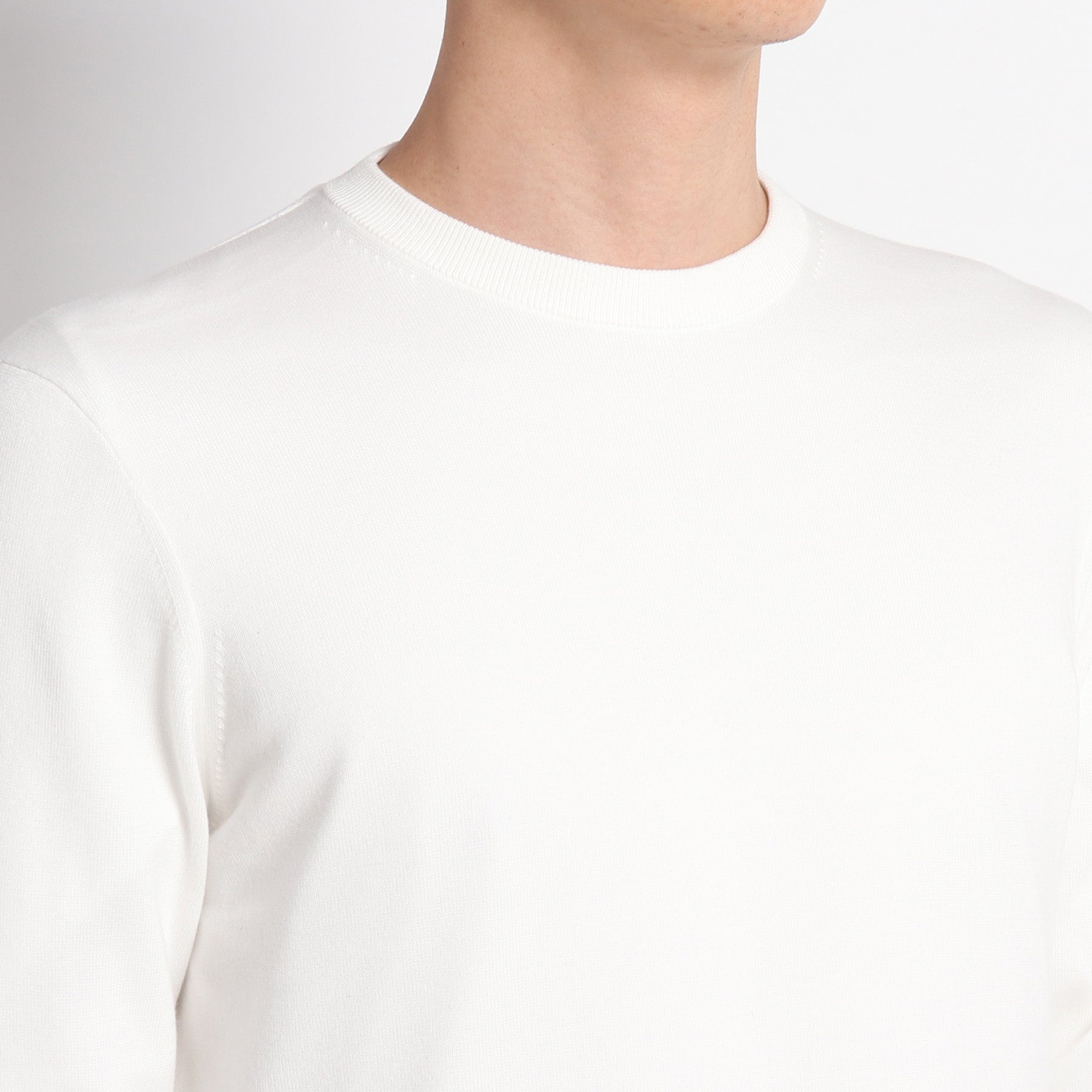 Crew Neck Knit Color: White