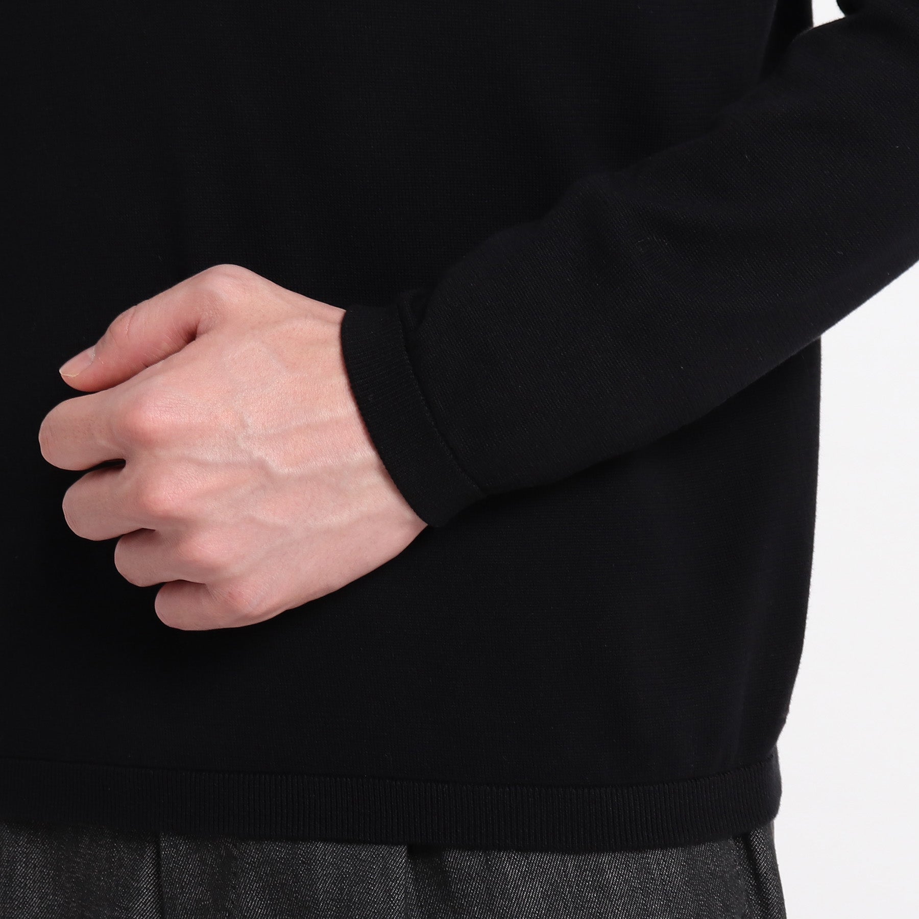 Crew Neck Knit Color: Black
