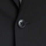 マットツイストイージージャケットブラックのボタンを写したメンズ着用画像