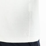 スビンプラチナムサーマルニットホワイトの裾を写したメンズ着用画像