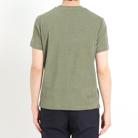 スビンプラチナムマイクロパイルTシャツグラスグリーンの背面を写したメンズ着用画像