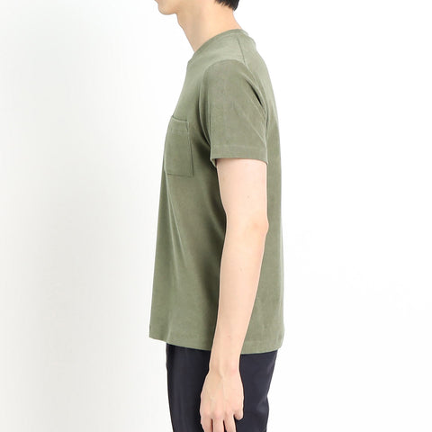 スビンプラチナムマイクロパイルTシャツグラスグリーンの側面を写したメンズ着用画像