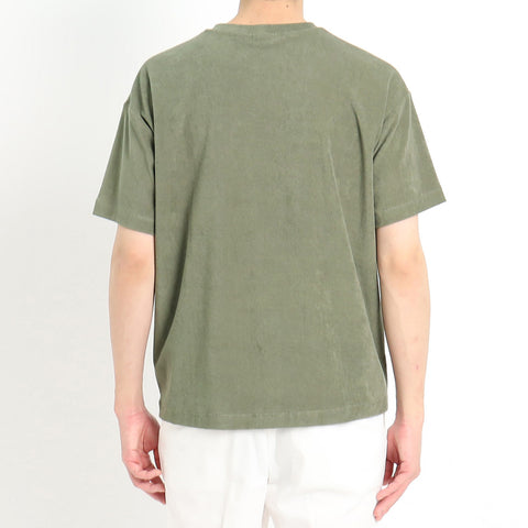 スビンプラチナムマイクロパイルビッグTシャツグラスグリーンの背面を写したメンズ着用画像