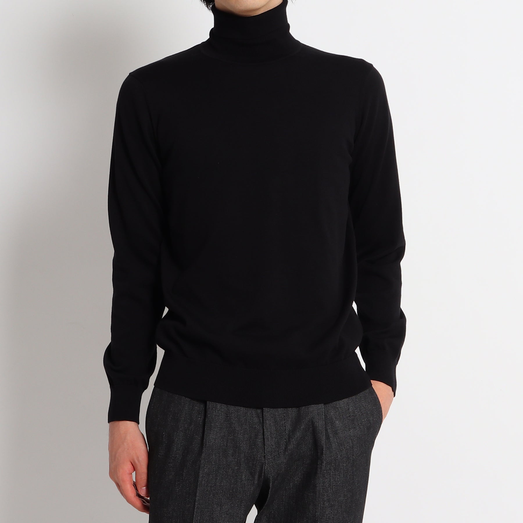 スビンプラチナム タートルネックニット ブラック | ＋CLOTHET