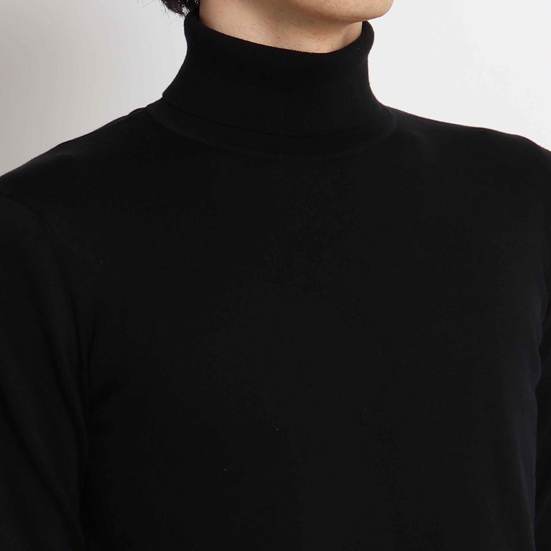 スビンプラチナム タートルネックニット ブラック | ＋CLOTHET ONLINE
