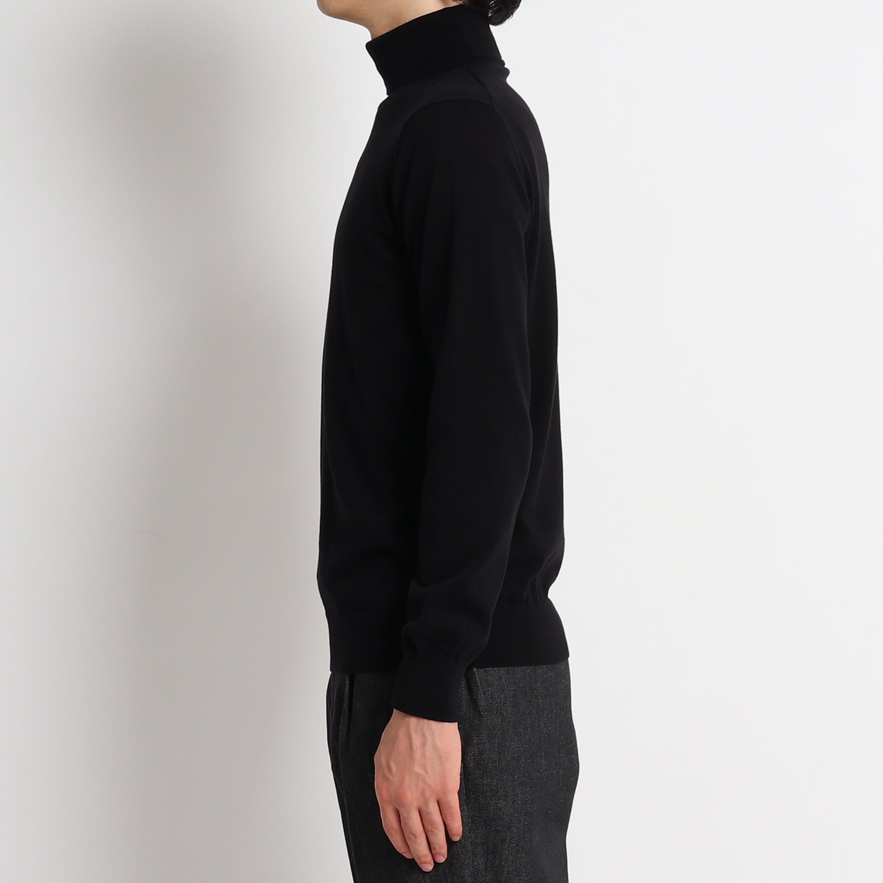 スビンプラチナム タートルネックニット ブラック | ＋CLOTHET ONLINE