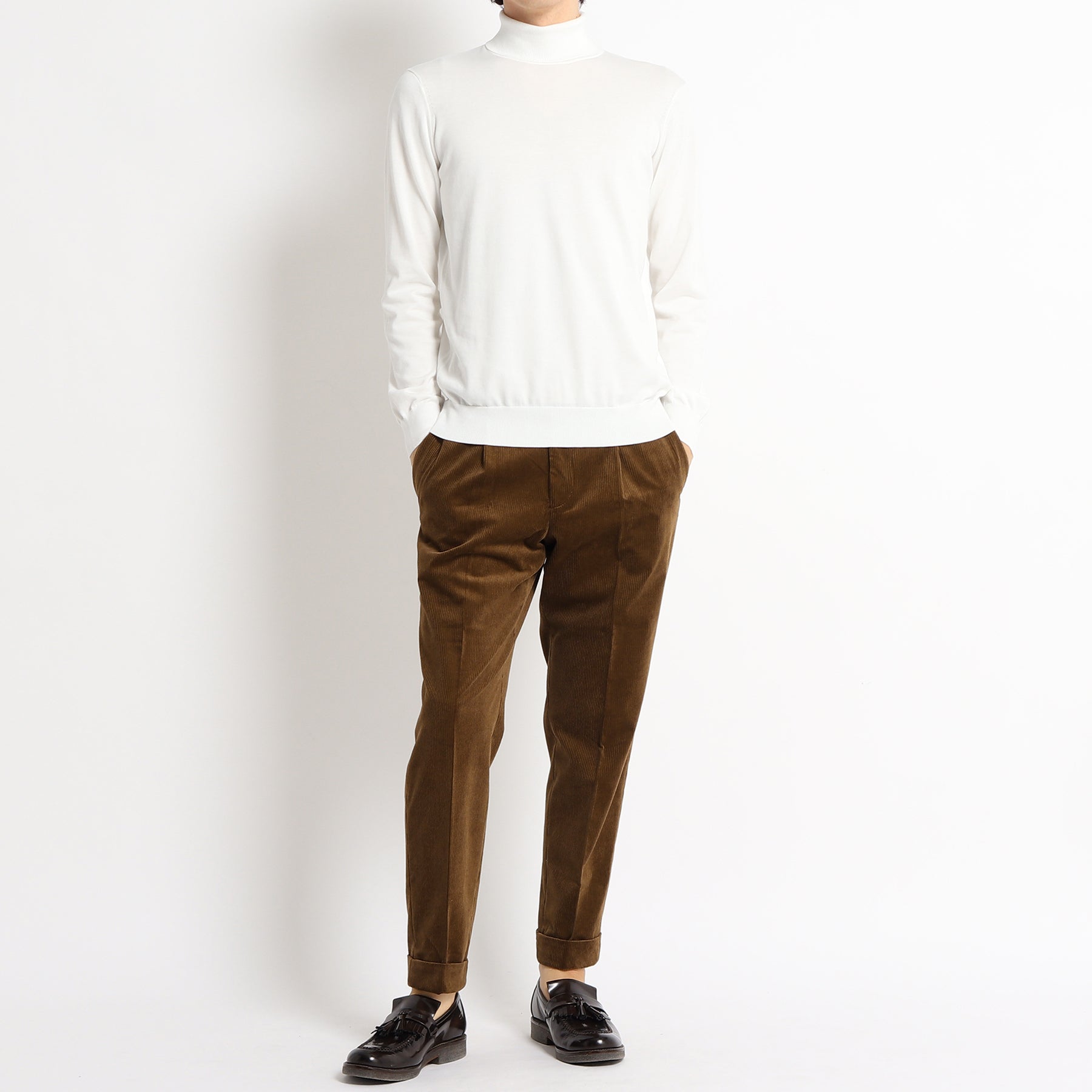 スビンプラチナム タートルネックニット ホワイト | ＋CLOTHET ONLINE