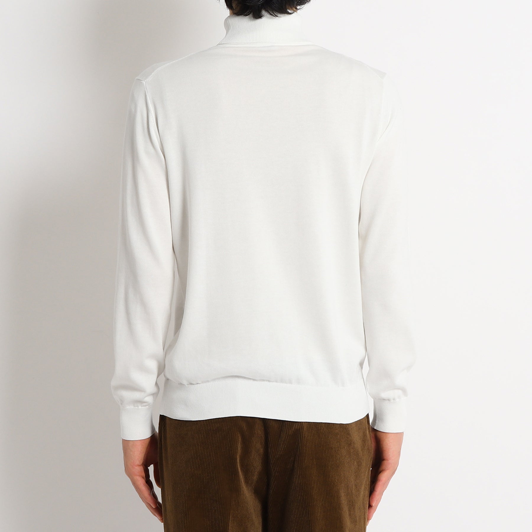 スビンプラチナム タートルネックニット ホワイト | ＋CLOTHET ONLINE