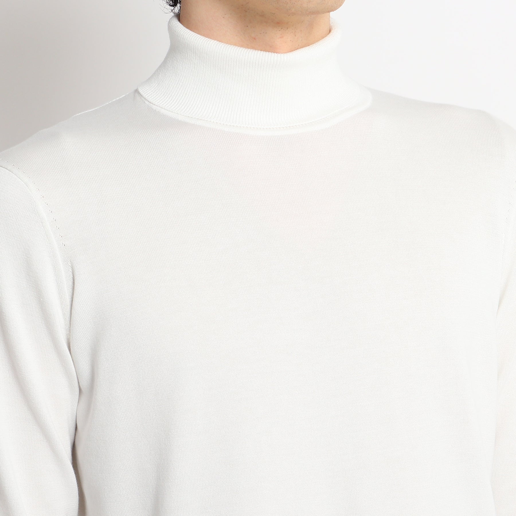 BALMAIN ホワイト タートルネック セーター スビンプラチナム タートルネックニット ホワイト | ＋CLOTHET ONLINE