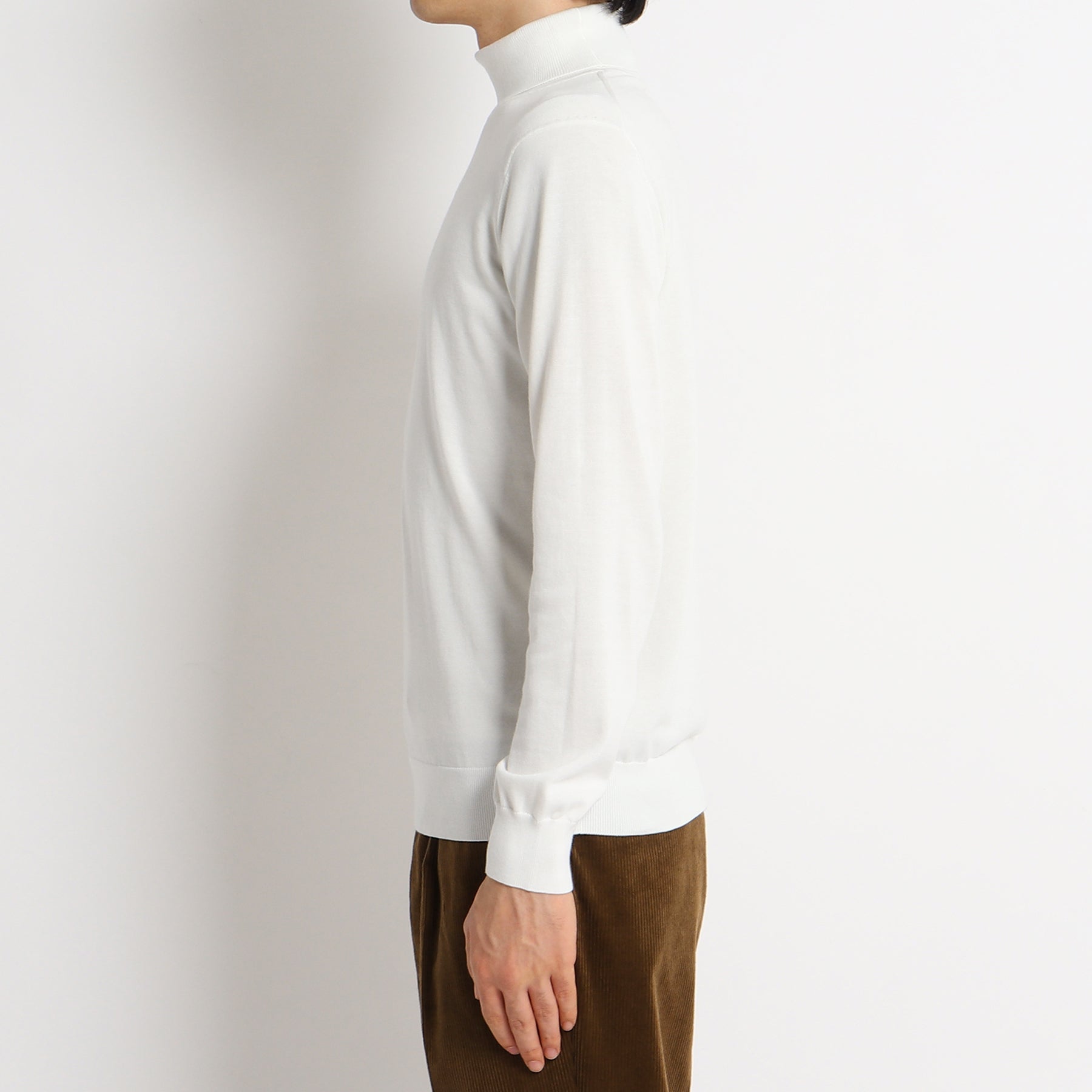 スビンプラチナム タートルネックニット ホワイト | ＋CLOTHET ONLINE